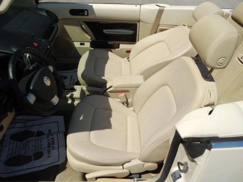 2005 Volkswagen New Beetle - Image 2 of 12