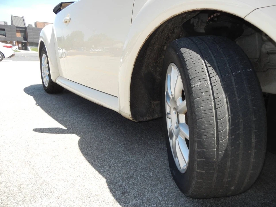 2005 Volkswagen New Beetle - Image 20 of 21
