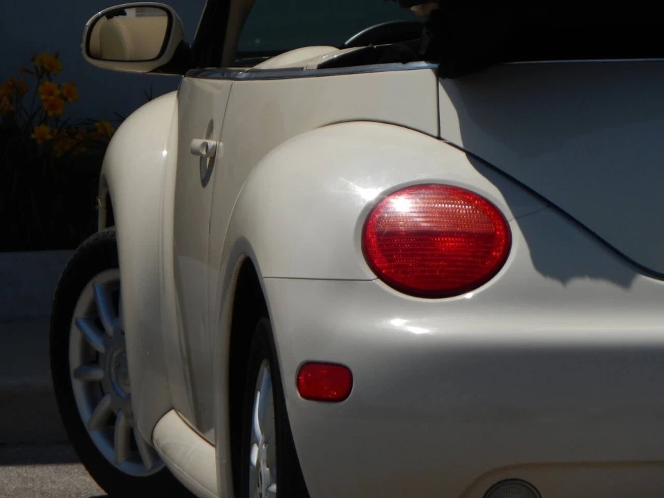 2005 Volkswagen New Beetle - Image 14 of 21