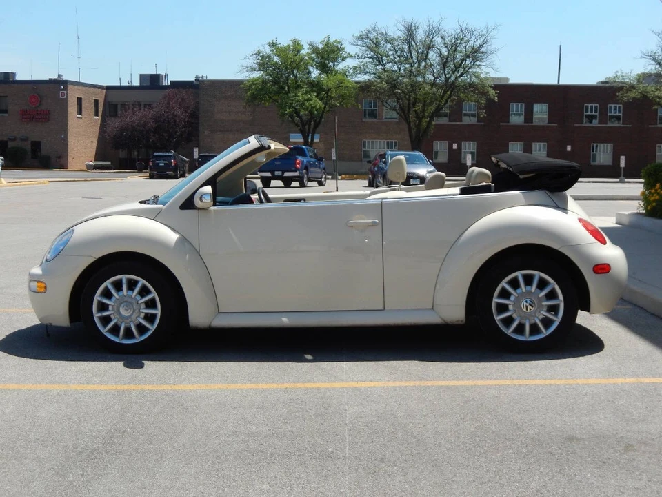 2005 Volkswagen New Beetle - Image 10 of 21