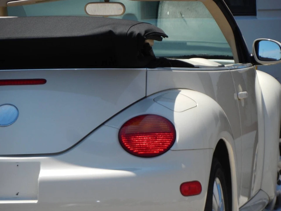 2005 Volkswagen New Beetle - Image 18 of 21