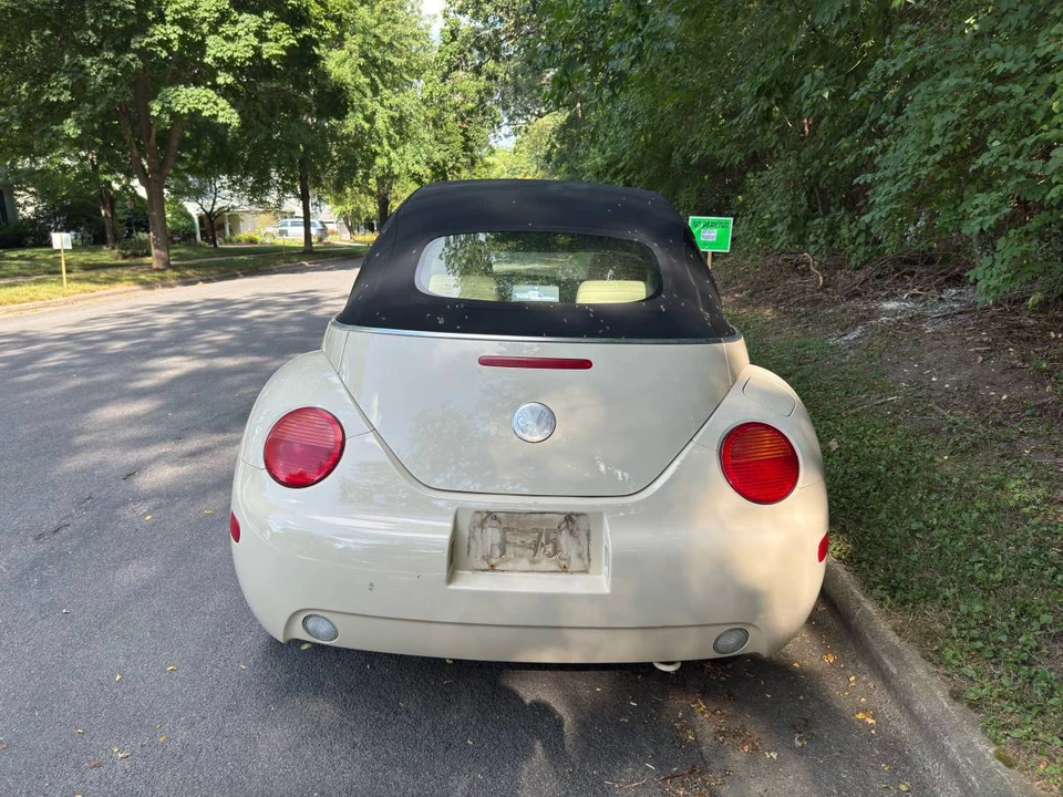 2005 Volkswagen New Beetle - Image 5 of 11