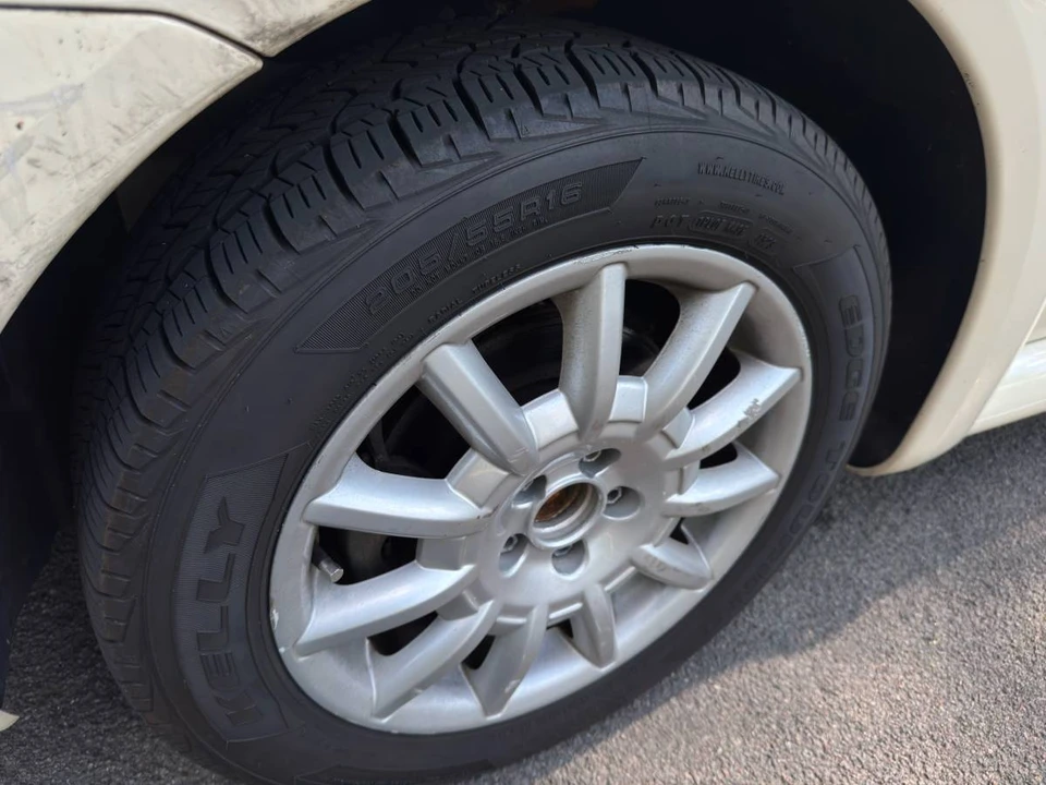 2005 Volkswagen New Beetle - Image 9 of 11