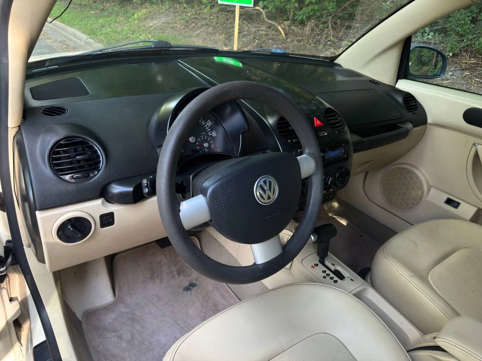 2005 Volkswagen New Beetle - Image 6 of 11