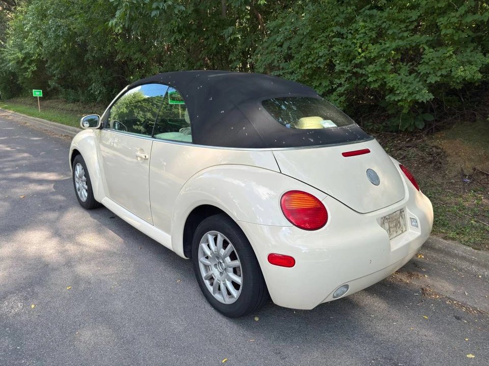 2005 Volkswagen New Beetle - Image 4 of 11