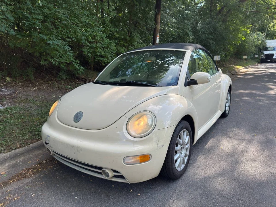 2005 Volkswagen New Beetle - Image 2 of 11