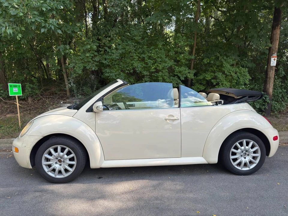2005 Volkswagen New Beetle - Image 10 of 11