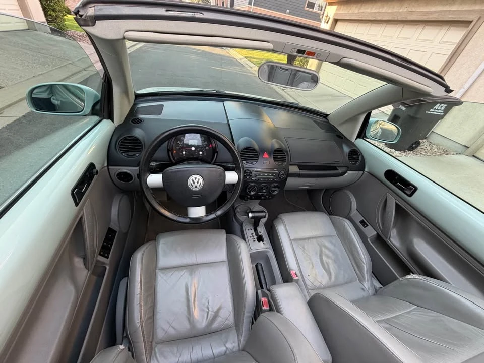 2005 Volkswagen New Beetle - Image 10 of 16