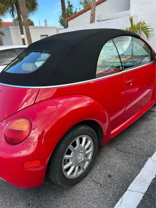 2005 Volkswagen New Beetle - Image 2 of 6
