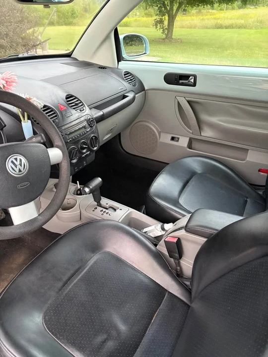 2005 Volkswagen New Beetle - Image 7 of 8