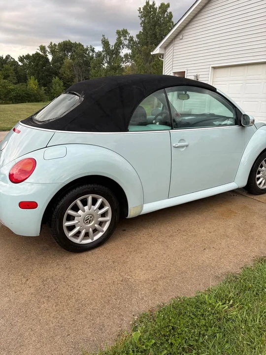 2005 Volkswagen New Beetle - Image 4 of 8