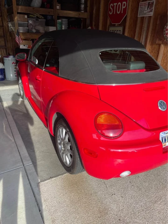 2005 Volkswagen New Beetle - Image 2 of 11
