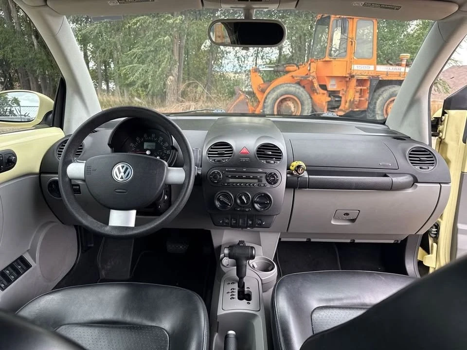2005 Volkswagen New Beetle - Image 15 of 18