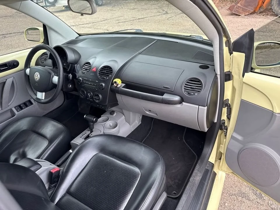 2005 Volkswagen New Beetle - Image 13 of 18
