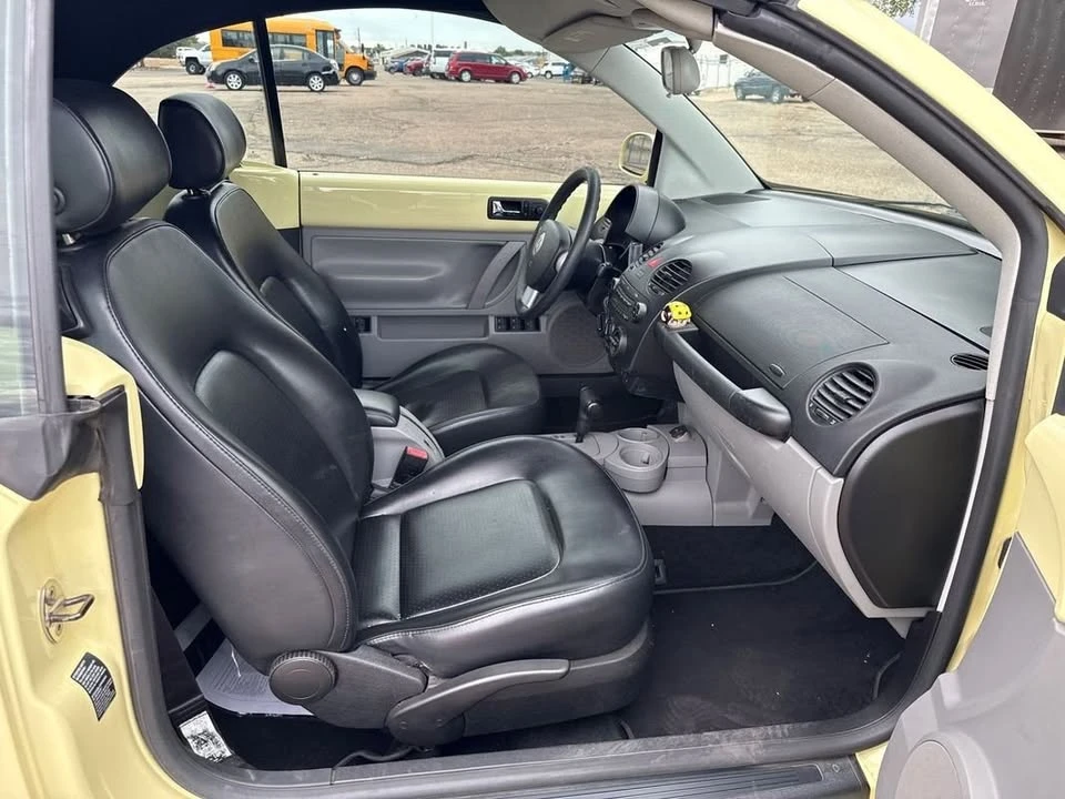 2005 Volkswagen New Beetle - Image 12 of 18