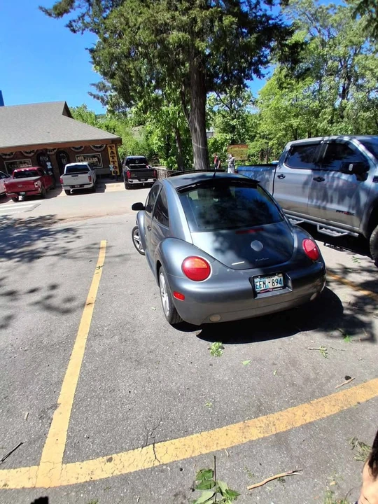 2005 Volkswagen New Beetle - Image 5 of 6