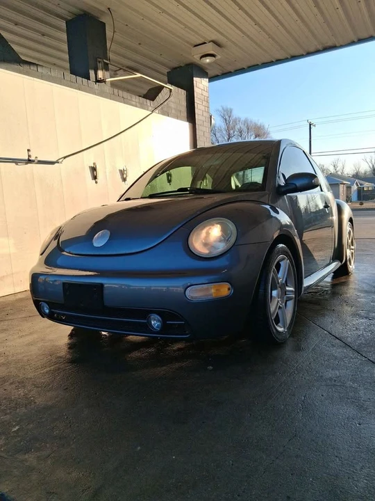 2005 Volkswagen New Beetle - Image 2 of 6