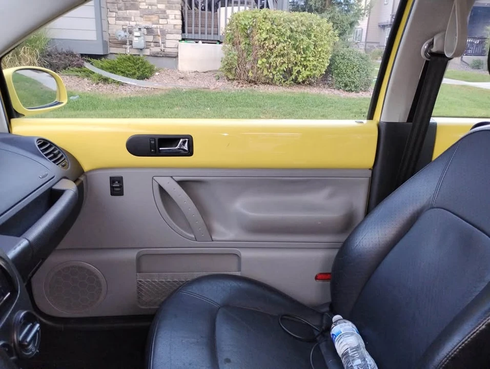 2005 Volkswagen New Beetle - Image 5 of 8