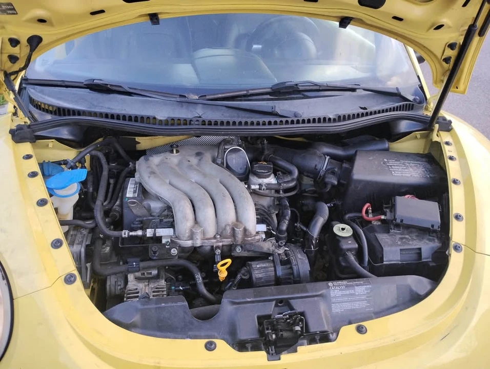 2005 Volkswagen New Beetle - Image 2 of 8