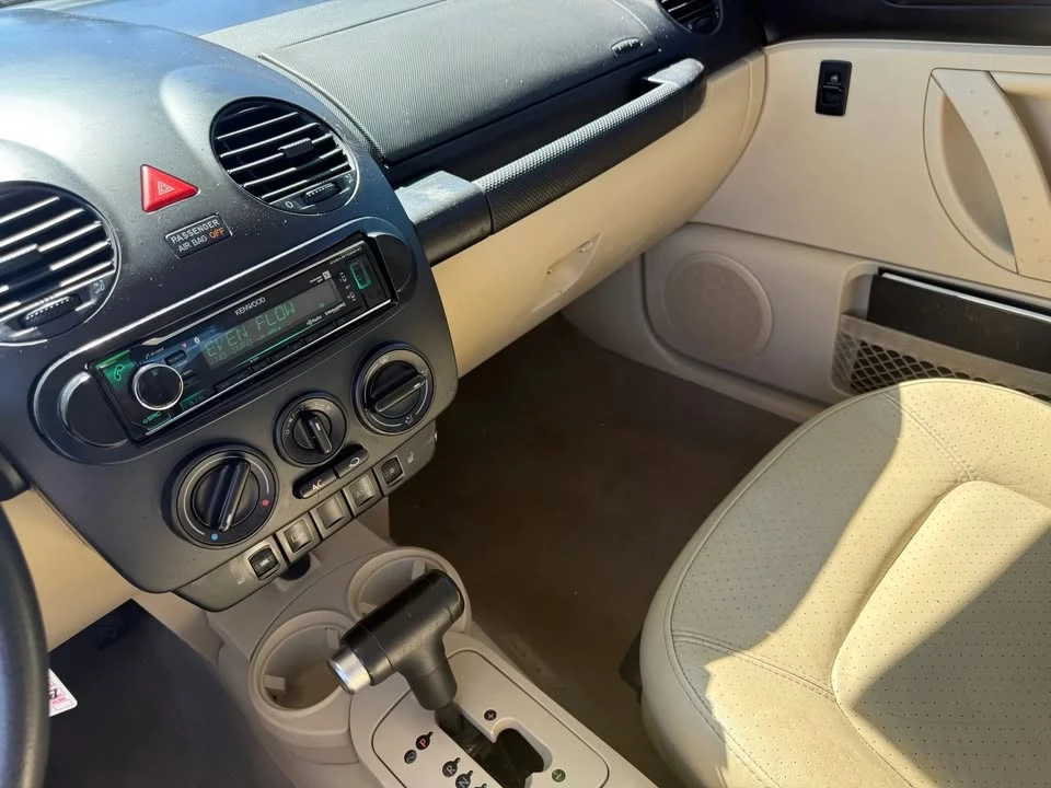 2005 Volkswagen New Beetle - Image 8 of 13