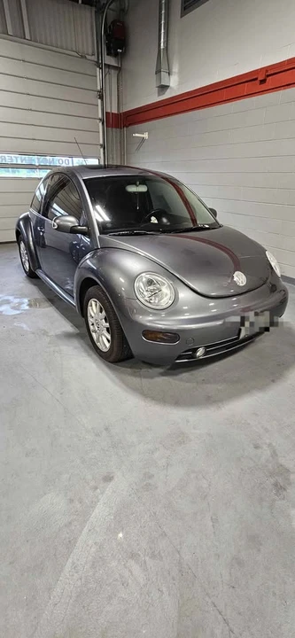 2005 Volkswagen New Beetle - Image 9 of 10