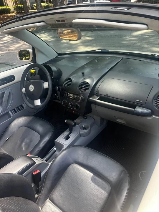2005 Volkswagen New Beetle - Image 8 of 13