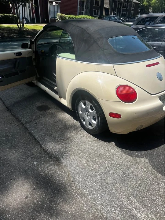 2005 Volkswagen New Beetle - Image 9 of 13