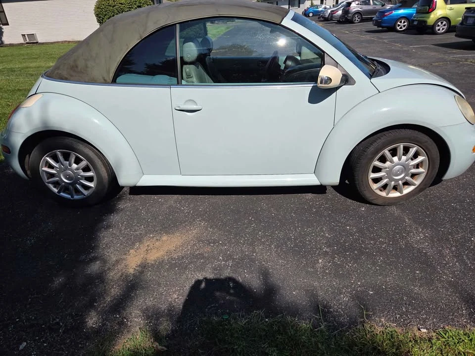 2005 Volkswagen New Beetle - Image 8 of 9