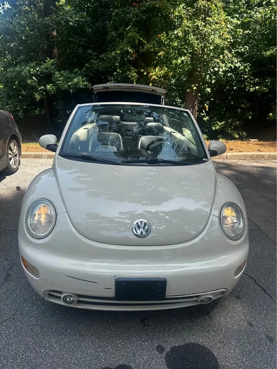 2005 Volkswagen New Beetle - Image 2 of 13