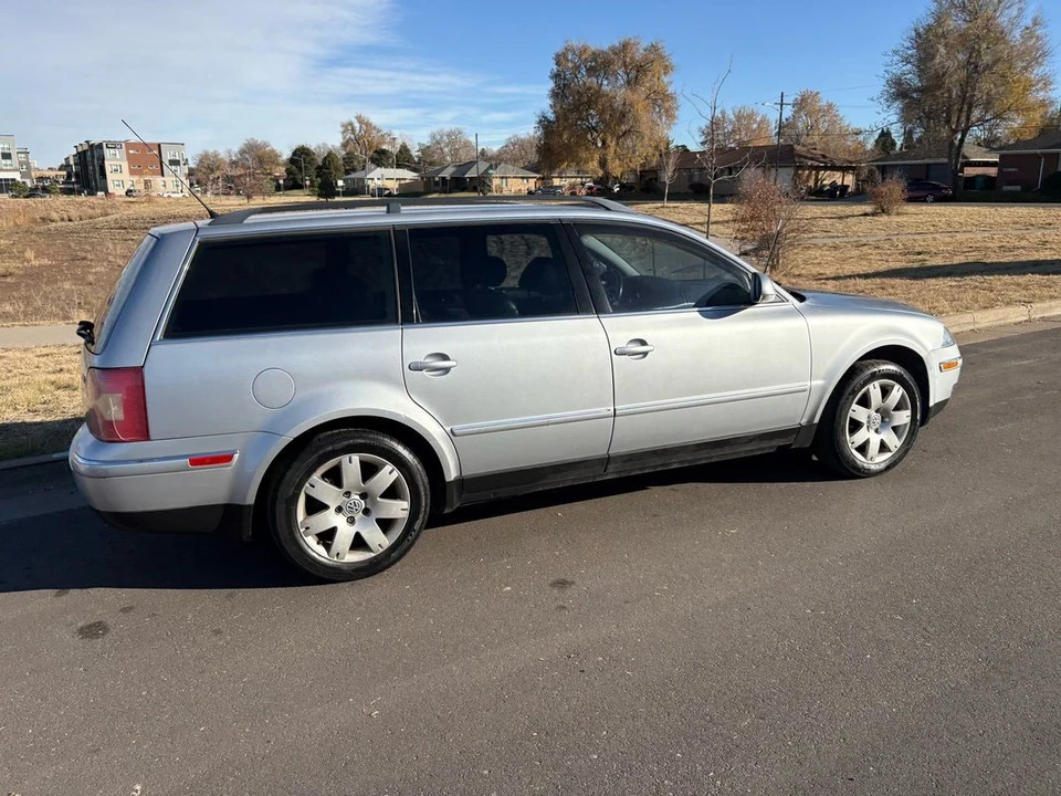 2005 Volkswagen Passat - Image 25 of 31