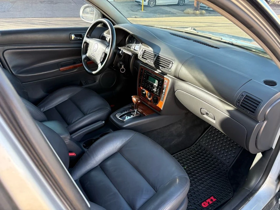 2005 Volkswagen Passat - Image 9 of 31