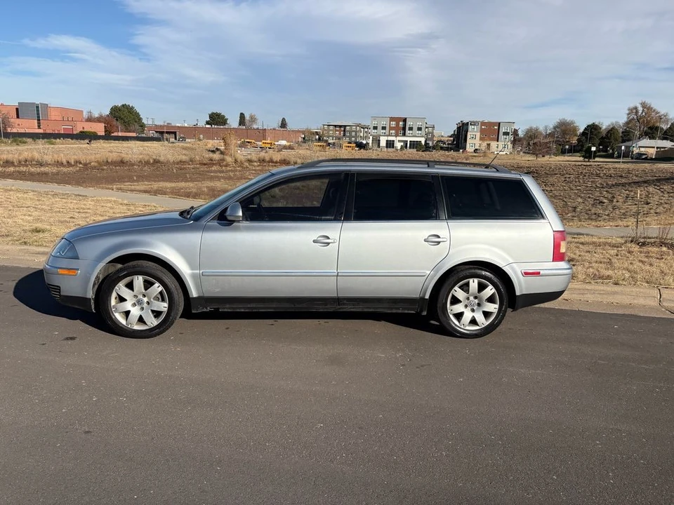 2005 Volkswagen Passat - Image 2 of 31