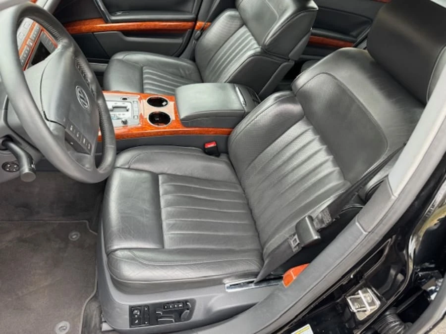 2005 Volkswagen Phaeton - Image 13 of 31