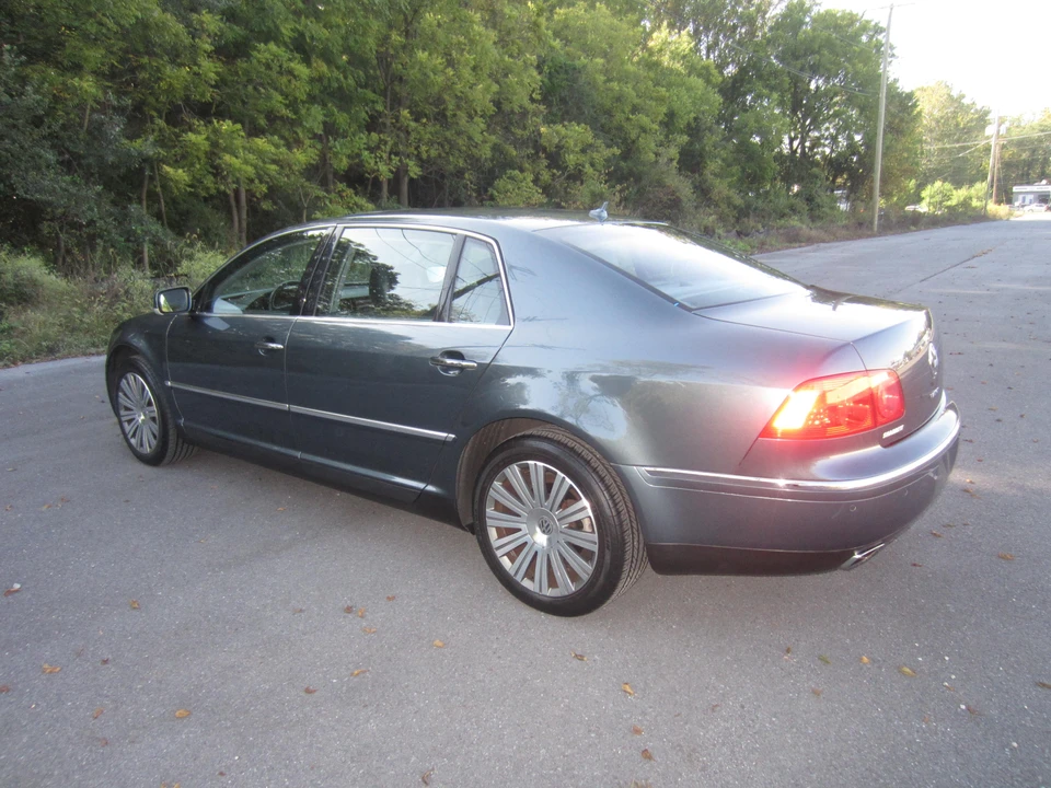 2005 Volkswagen Phaeton - Image 14 of 31