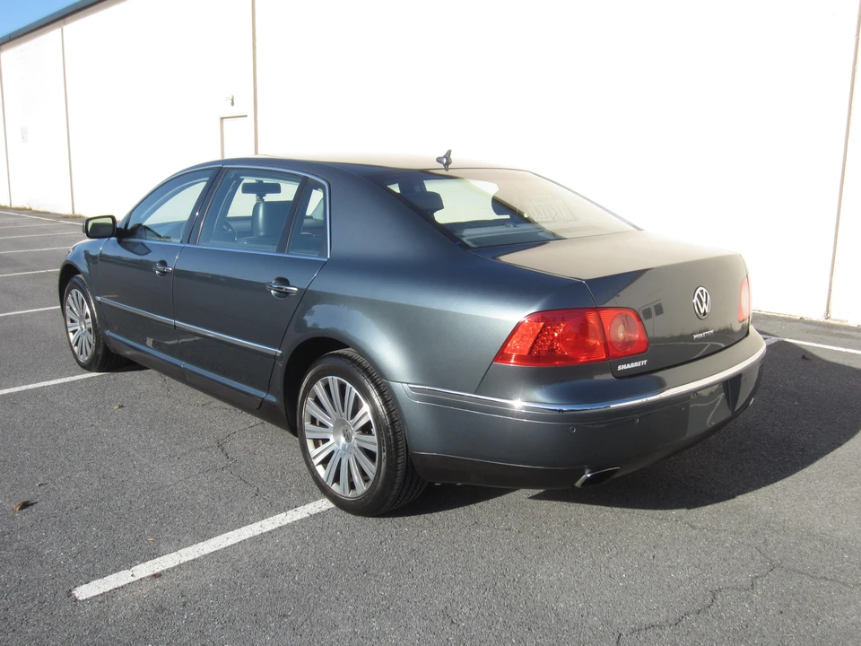 2005 Volkswagen Phaeton - Image 13 of 31