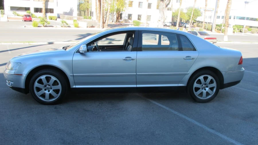 2005 Volkswagen Phaeton - Image 2 of 11
