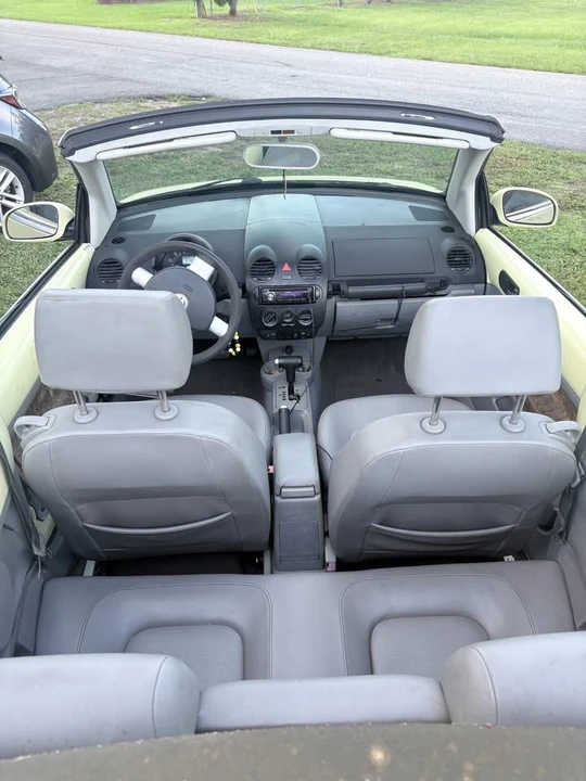 2005 Volkswagen New Beetle - Image 9 of 14