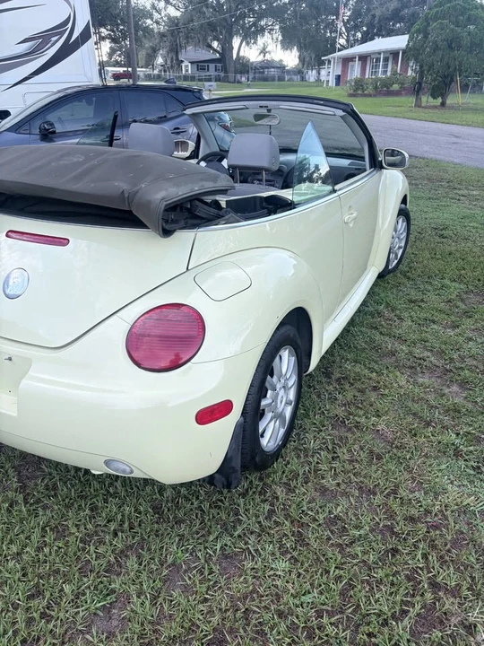 2005 Volkswagen New Beetle - Image 6 of 14