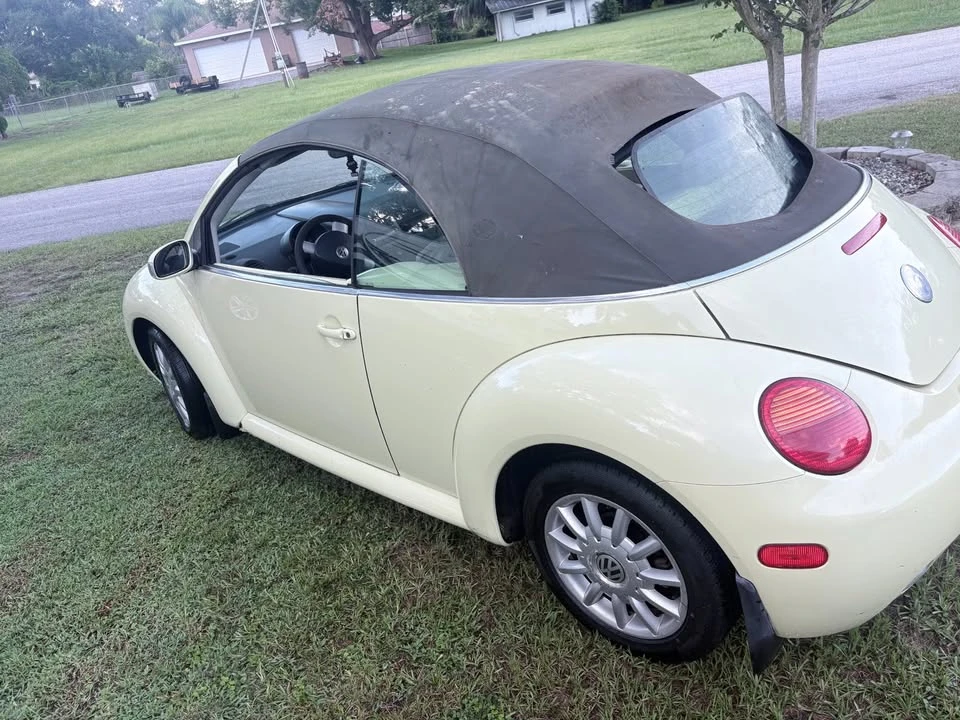 2005 Volkswagen New Beetle - Image 10 of 14