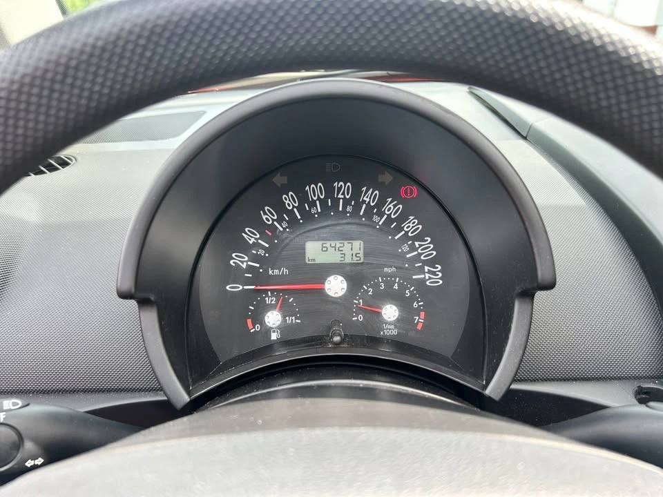 2005 Volkswagen New Beetle - Image 10 of 18