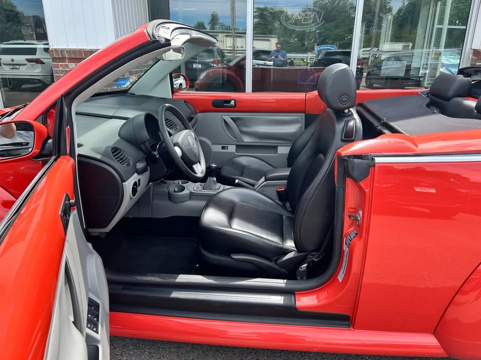 2005 Volkswagen New Beetle - Image 9 of 18