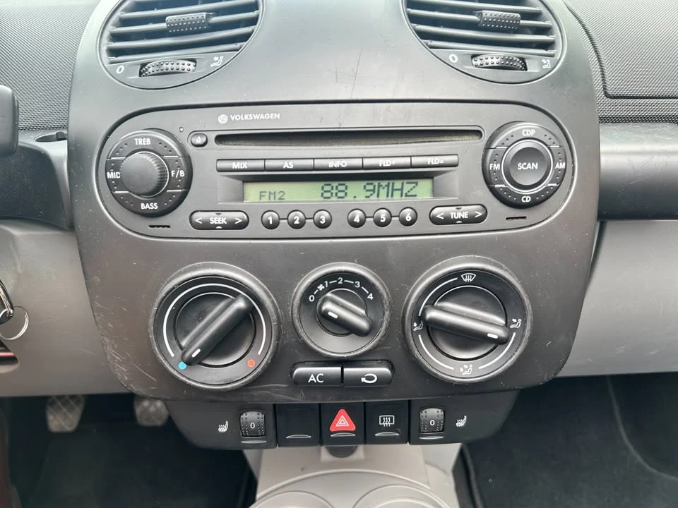 2005 Volkswagen New Beetle - Image 11 of 18