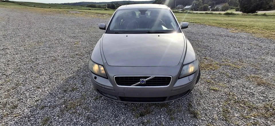 2005 Volvo 200 Series - Image 2 of 9