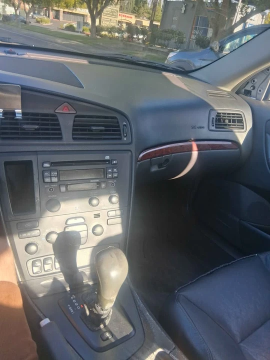 2005 Volvo 200 Series - Image 4 of 5