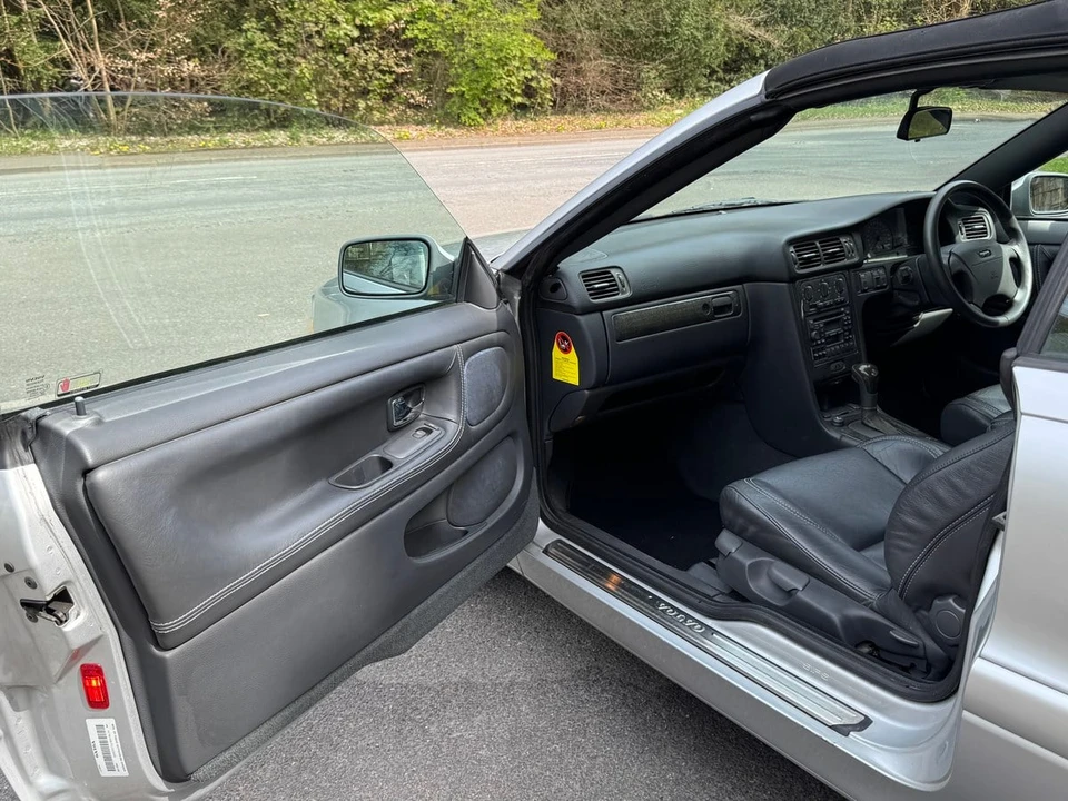 2005 Volvo C70 1st Gen - Image 17 of 30