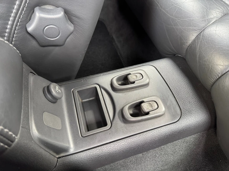 2005 Volvo C70 1st Gen - Image 25 of 30
