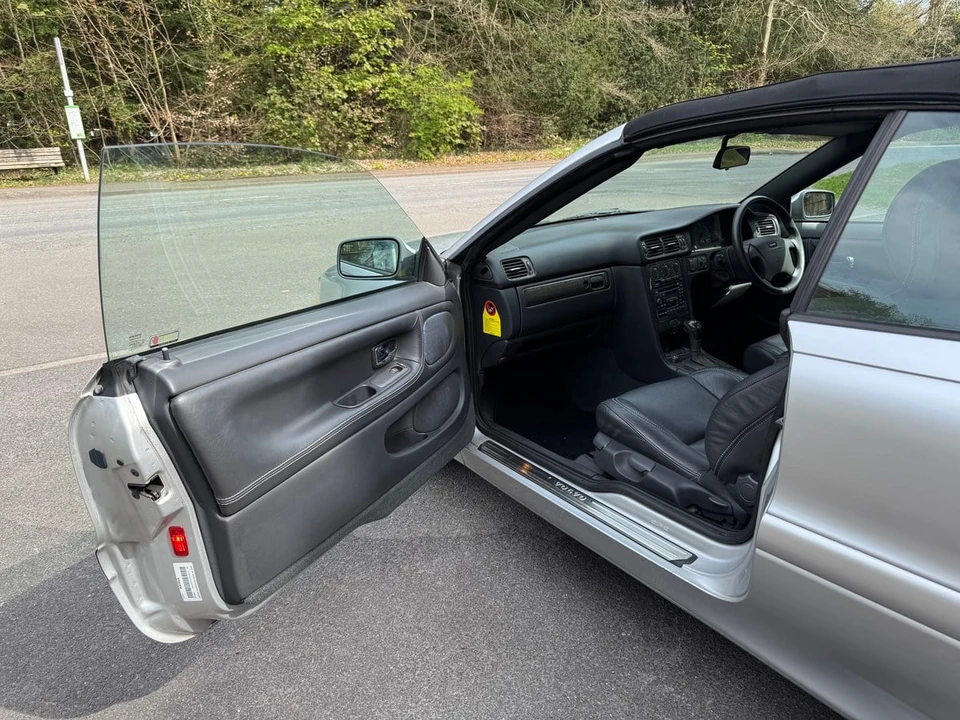 2005 Volvo C70 1st Gen - Image 16 of 30
