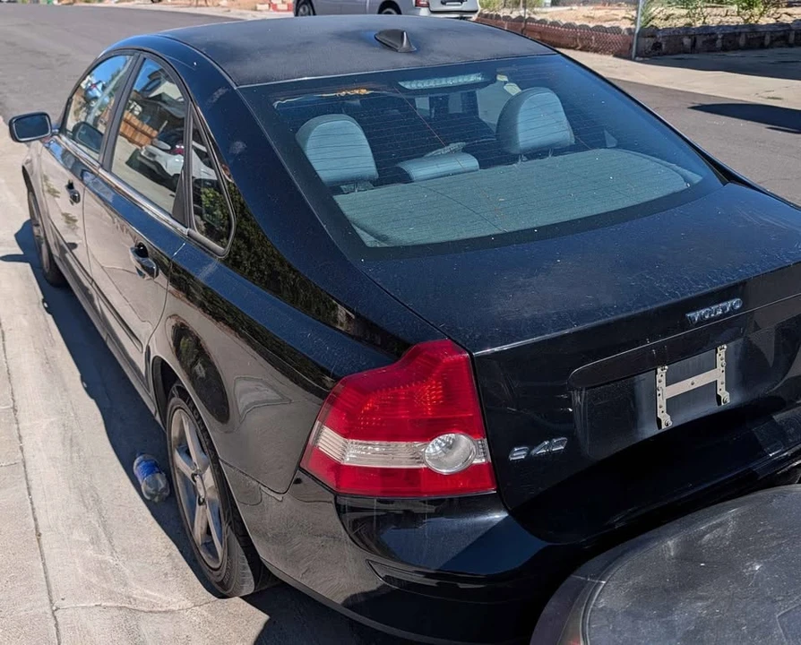 2005 Volvo S40 2nd Gen - Image 3 of 4