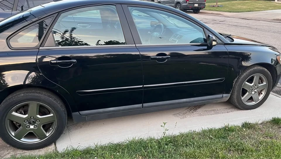 2005 Volvo S40 2nd Gen - Image 2 of 4