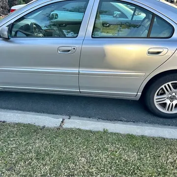 2005 Volvo S60 2.5T Sedan 4D